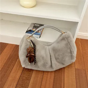 Cómodo bolso de hombro de piel sintética gris, bolso elegante con lindo colgante de oso.