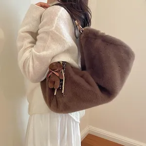 Elegante bolso de hombro de felpa marron para mujer, gran bolso suave con un lindo osito.