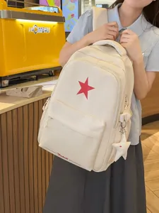 Minimalistischer grosser Schulrucksack mit rotem Stern Design für den täglichen Gebrauch.