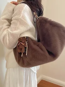 Bolso de hombro de felpa suave para mujer, bolso de mano marrón de invierno con osito.