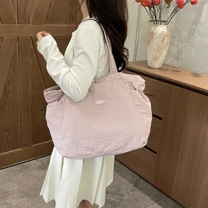 Ερύχωρη ροζ τσάντα tote για γυναίκες, ελαφριά casual τσάντα ώμου με κομψό σχεδιασμό.