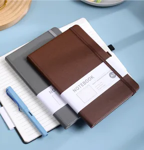 Detailaufnahme des A5 PU Leder Notizbuchs mit Gummiband, edler Textur und feinem Papier.
