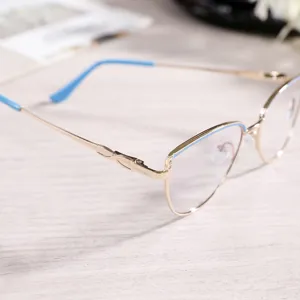 Lunettes chat en métal vintage anti lumière bleue avec bordure bleue pour style quotidien mode