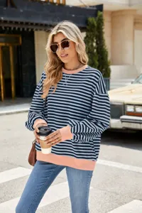 Lässiges gestreiftes Langarm-Sweatshirt für Damen mit kontrastierenden Bündchen und lockerem Fit.
