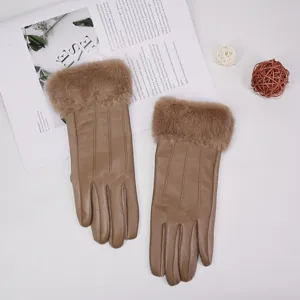 Damen Winter warme braune Lederhandschuhe mit weichem Plüschbündchen Detail für Outdoor.