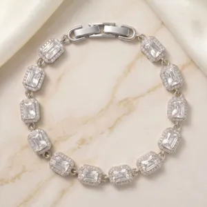 Bracelet élégant en cuivre avec zircone cubique taille émeraude, bijoux de mode de luxe.