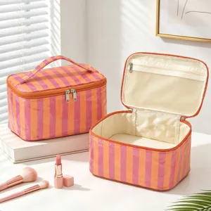 Bolsa de cosméticos de rayas impermeable gran capacidad organizador de artículos de tocador.