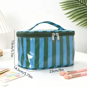 Bolsa de maquillaje impermeable a rayas con cremallera doble, asa y medidas claras.