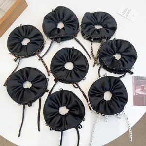 Coleteros de pelo de satén negro vintage con cintas elegantes, gomas rizadas elegantes para mujeres.