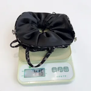 Bolsa de coletero para el pelo plisada negra con ribete de leopardo accesorio de moda ligero mujer