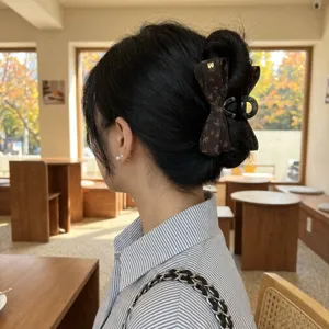 Pince à cheveux nœud floral pour femmes, accessoire de coiffure vintage élégant.