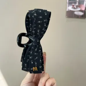 Pince à cheveux noeud floral pour femmes, accessoire de coiffure en tissu style rétro chic.