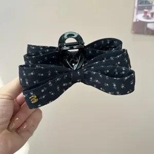 Pince à cheveux florale noire nœud multicouche accessoire de coiffure élégant pour femmes