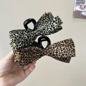 Pince à cheveux nœud imprimé léopard pour femme, accessoire rétro multi-couches chic.