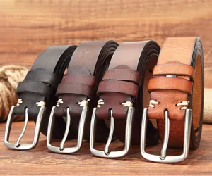 Vue détaillée de la ceinture en cuir véritable pour homme avec boucle ardillon.