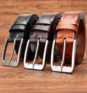 Klassieke heren van echt leer riem met metalen gesp voor vintage business casual kleding.