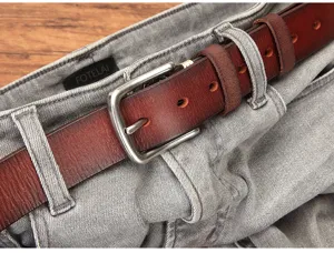Vintage echt lederen herenriem met klassieke metalen doorn gesp voor coole spijkerbroek.