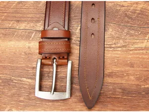 Ceinture en cuir veritable pour homme vue de detail boucle ardillon et coutures raffinees.