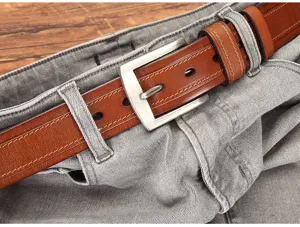 Ceinture homme en cuir véritable avec boucle ardillon détail montrant de belles finitions.