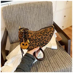Vintage leopard print underarm bag for women, trendy niche design crescent shoulder crossbody handbag.