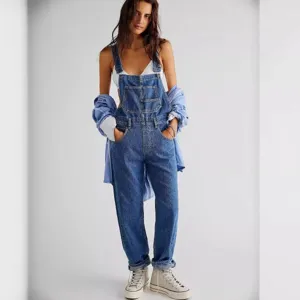 Women casual washed loose denim overalls with multi pockets, stylish blue denim bib trousers.
