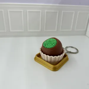 Detailansicht des 3D-gedruckten Schokoladen-Fidget-Clicker-Schlüsselanhängers mit feiner Textur.