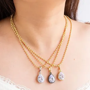 Collar de cadena de bolas doradas en capas con colgantes de circonita en gota.