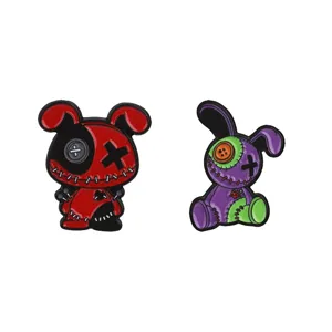 Joli ensemble de broches en émail de lapin voodoo gothique, badges métalliques sombres.