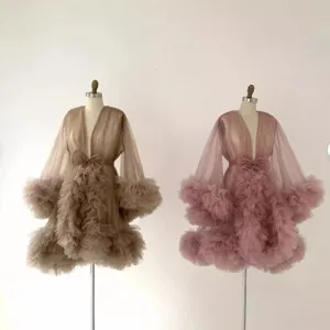 Vue détaillée robe de chambre tulle femme volants maternité photographie manches bouffantes.