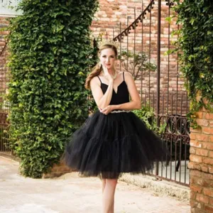 Vue détaillée jupe tutu en tulle noir femme, élégante mini jupe plissée en maille.