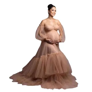Elegante lange tule zwangerschapsjurk met pofmouwen, ruches en kleine sleep voor dames.