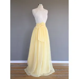 Detailansicht des eleganten Organza-Maxirocks mit großem Schleifengürtel und Lagen.