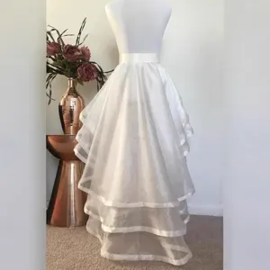 Witte asymmetrische tule rok Lolita afneembare sleep bruidsfotografie pofrok outfit