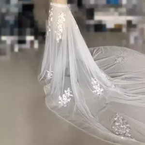 Falda de novia blanca de tul aplique cola larga desmontable elegante y nueva.