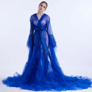 Elegante vestaglia da sposa lunga in tulle blu trasparente con fiocco in satin lucido