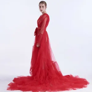 Abito da sposa in tulle rosso sexy cardigan maniche lunghe con fiocco e strascico.