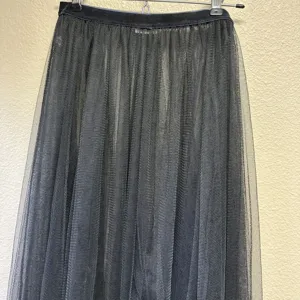 Detailed view of the black high-waist mesh maxi skirt, featuring a fluffy A-line design.