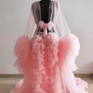 Luxuriöser rosa Tüll langer Morgenmantel flauschiges Kleid mit Schleppe für Braut