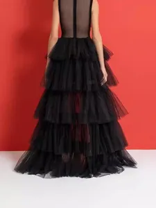 Schwarzer langer Tüll-Stufenrock für Damen, High-Waist mehrlagiger Mesh-Rock Rückansicht.
