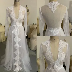 Vue detaillee robe longue transparente en dentelle blanche sexy vetement de nuit.