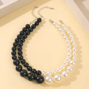 Collar de cuentas gruesas de doble hebra con bolas acrílicas en blanco y negro joyería