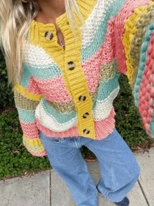 Gilet cardigan en maille épaisse, rayures blocs de couleurs, boutons, manches longues.