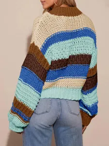 Vue arrière d'un pull pour femme en grosses mailles rayées colorblock à manches longues.