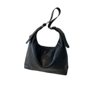 Sac porté épaule hobo en cuir PU noir pour femme, sac bandoulière rétro décontracté réglable.