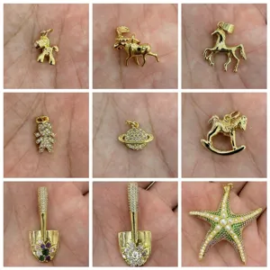 Lot de pendentifs strass plaqué or animaux planètes colliers bijoux accessoires DIY mode.