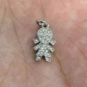 Pendentif petite fille strass ton argente pour accessoires de bijoux de collier DIY.