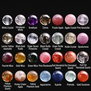 Assortiment de perles de pierres précieuses en cristal naturel avec options colorées.