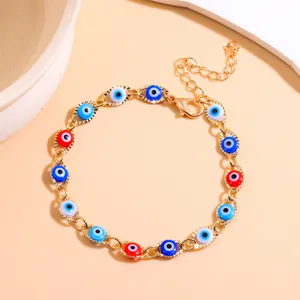 Bracciale a catena dorato con perline colorate malocchio, vista prodotto principale.