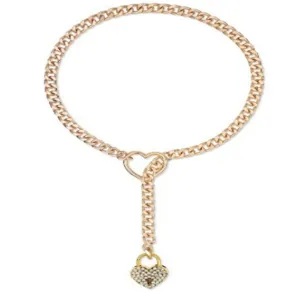 Collier lariat en acier inoxydable avec pendentif cadenas en coeur et strass.