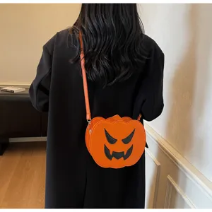 Oranger Kürbis Umhängetasche für Halloween, süße Nische PU Leder Schultertasche für Damen.